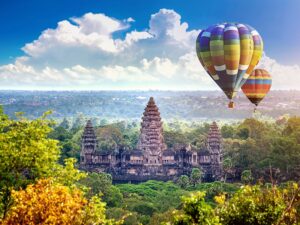 Sobrevolar en globo el majestuoso Angkor Wat