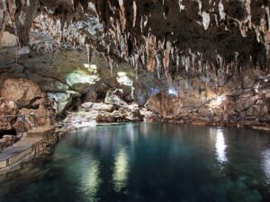 Las increíbles cuevas del Parque Nacional Río Subterráneo