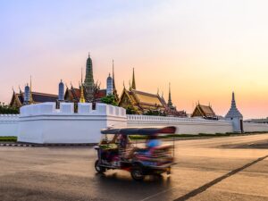 Conocer la ciudad de Bangkok en tren